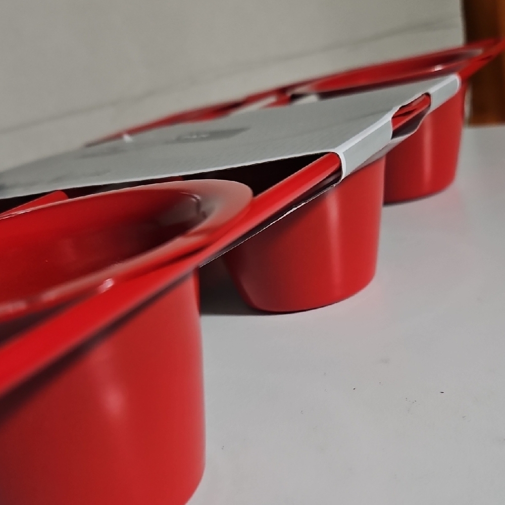 Neiman Marcus Classic Red Popover Pan - Picture 3 of 3